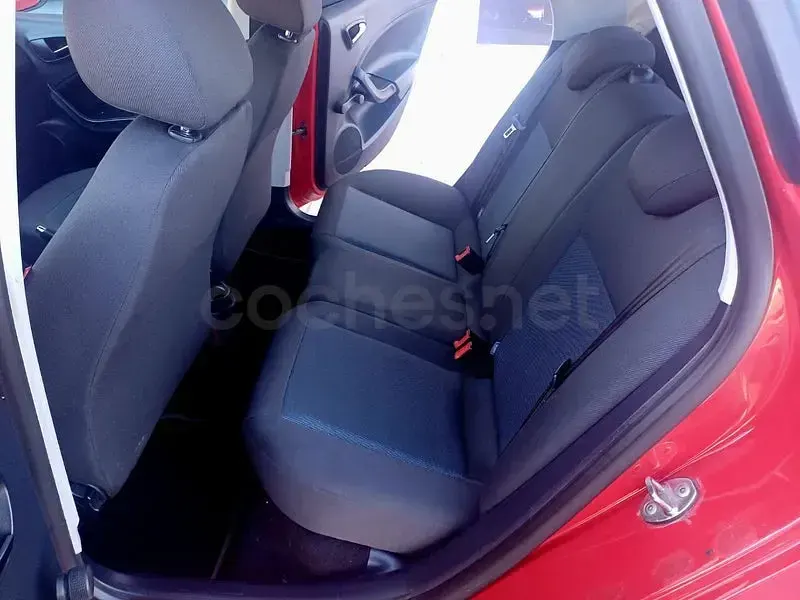 Usado Seat Ibiza I-Tech 70 CV (51 kW) 2015 Rojo Berlina