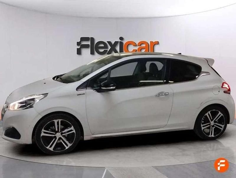 Usado Peugeot 208 GT-line 110 CV (80 kW) 2016 Blanco Utilitario