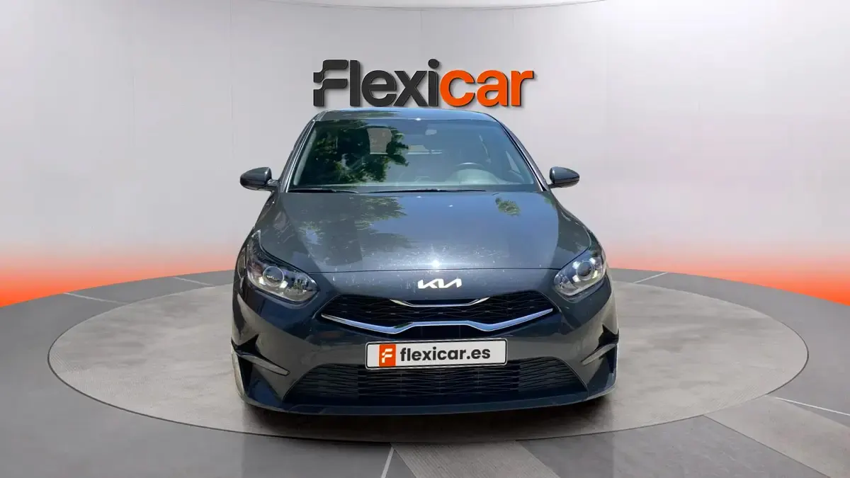 Usado Kia Ceed 136 CV (100 kW) 2023 Gris Utilitario