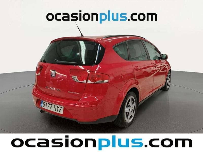 Usado Seat Altea XL Ecomotive 105 CV (77 kW) 2014 Rojo Monovolumen
