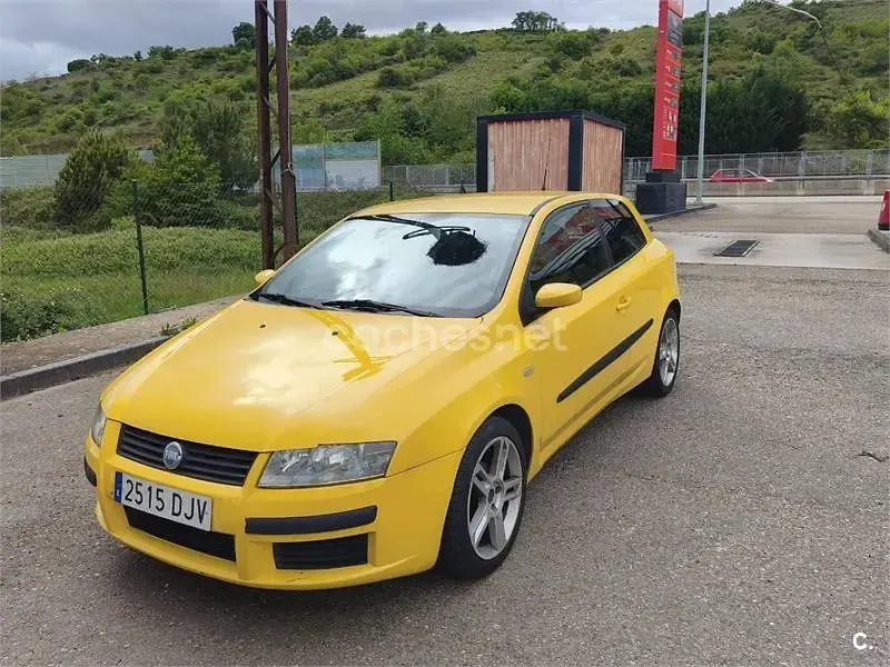 Usado Fiat Stilo Racing 103 CV (75 kW) 2005 Amarillo Berlina