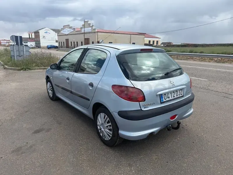 Usado Peugeot 206 75 CV (55 kW) 2005 Azul Berlina