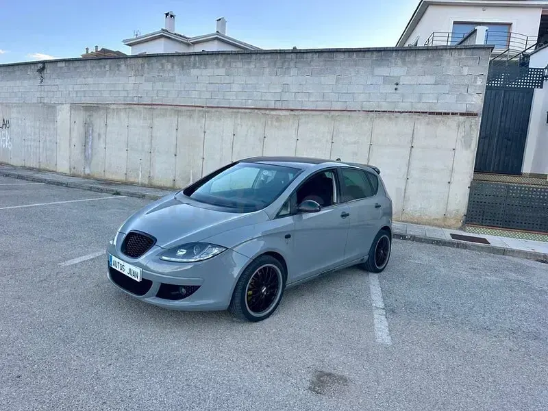 Usado Seat Altea Style 140 CV (102 kW) 2008 Gris / plata Monovolumen