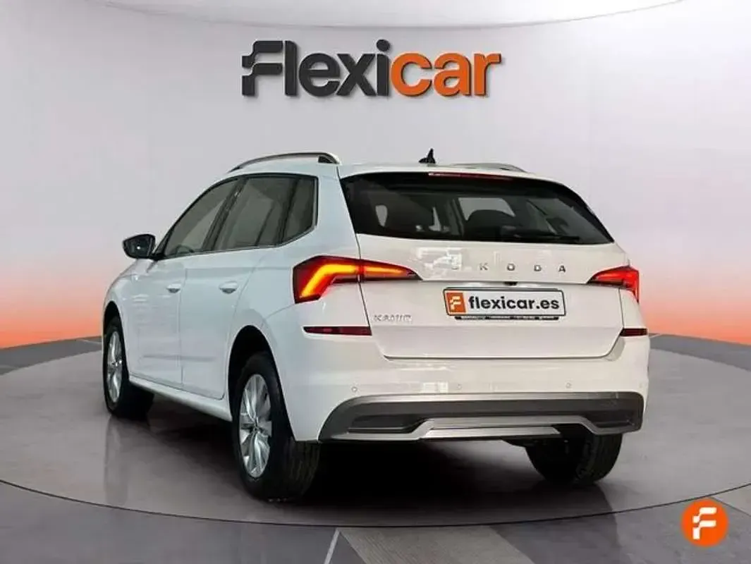 Usado Skoda Kamiq Ambition 110 CV (80 kW) 2021 Blanco SUV