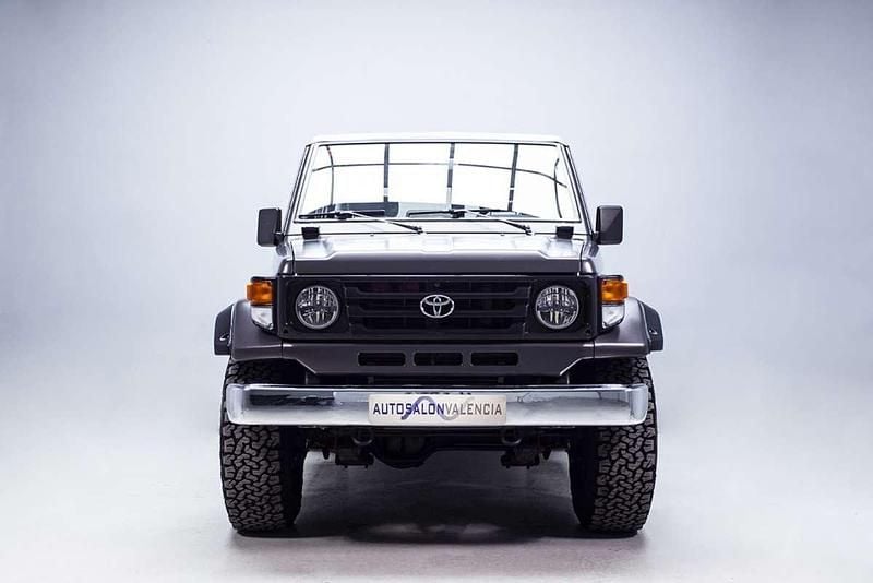 Begagnad Toyota Land Cruiser 150 HK (110 kW) 1985 Svart SUV