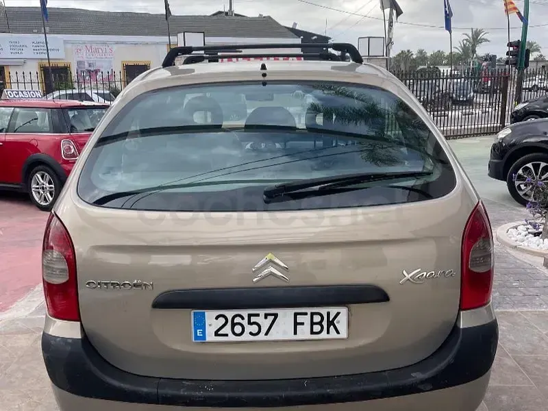 Usado Citroën Xsara Picasso 92 CV (67 kW) 2006 Beige Monovolumen