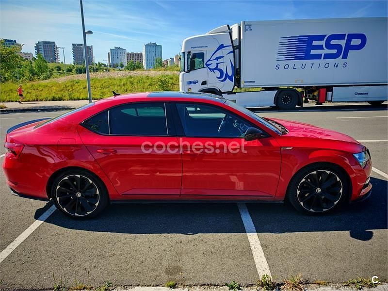 Rojo Usado 2019 Skoda Superb SportLine Berlina | 25.750 € (Caro) - Imagen 1/4