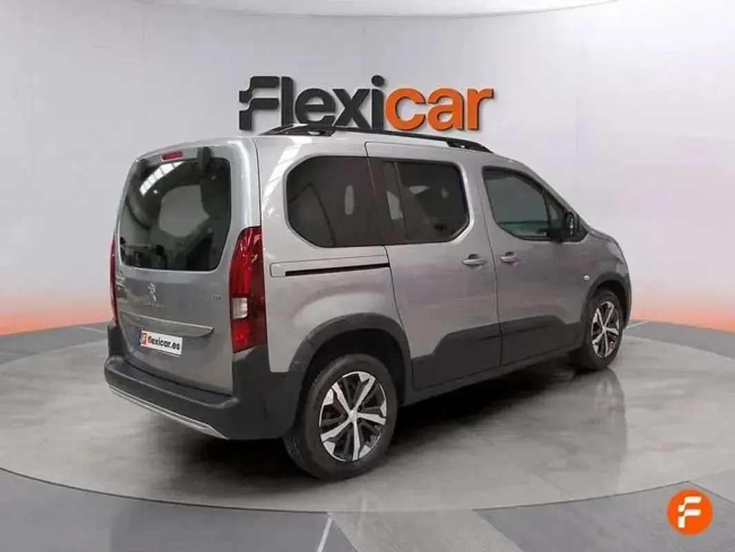 Usado Peugeot Rifter GT 131 CV (96 kW) 2023 Gris Monovolumen