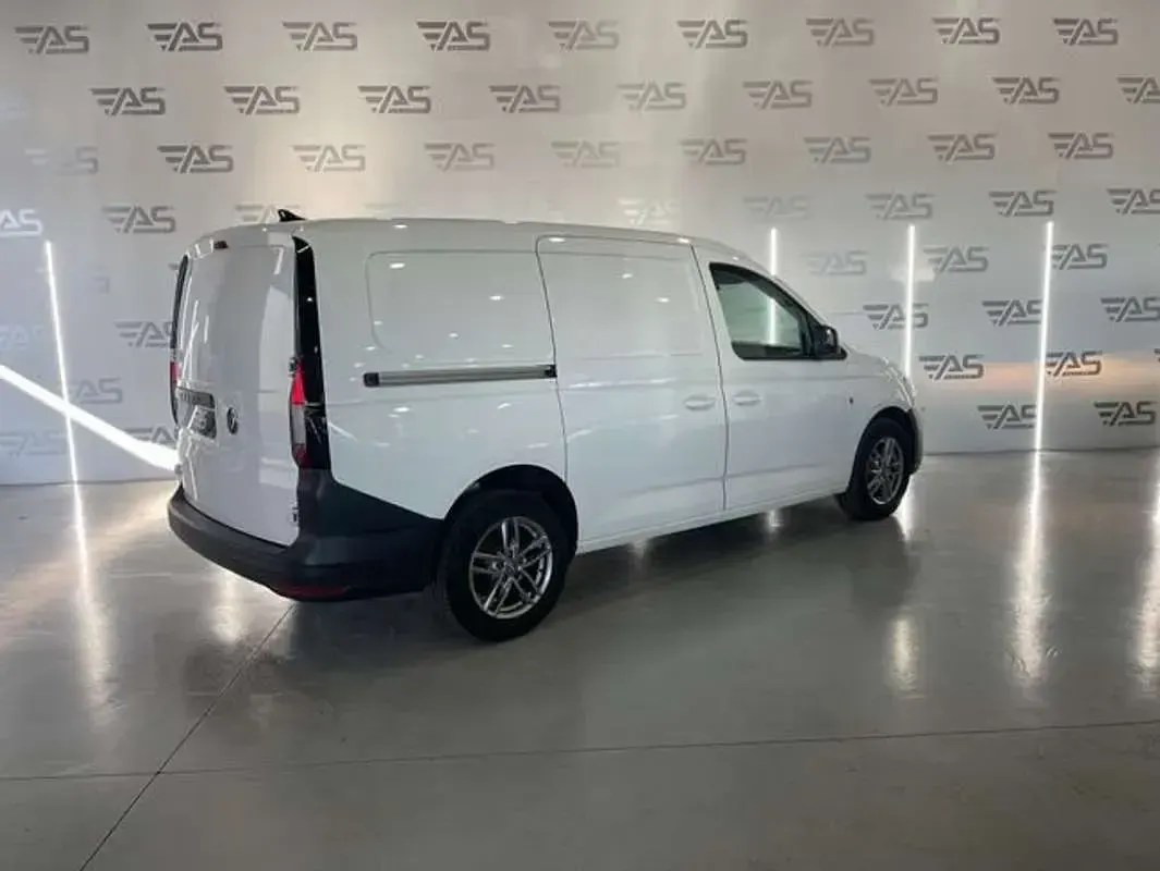 Usado VW Caddy California 122 CV (89 kW) 2022 Blanco Monovolumen