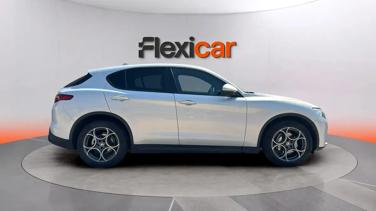 Usado Alfa Romeo Stelvio Super 190 CV (139 kW) 2022 Gris SUV