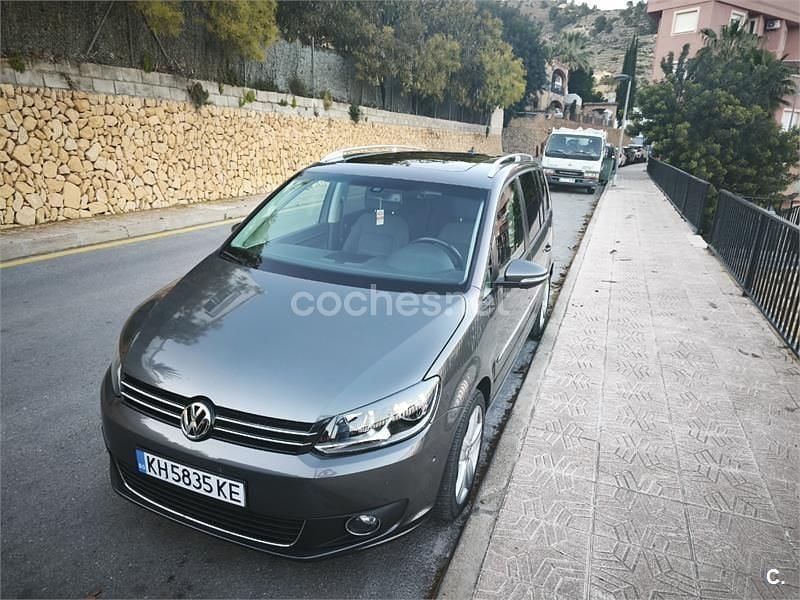 Usado VW Touran Advance 140 CV (102 kW) 2013 Gris / plata Monovolumen