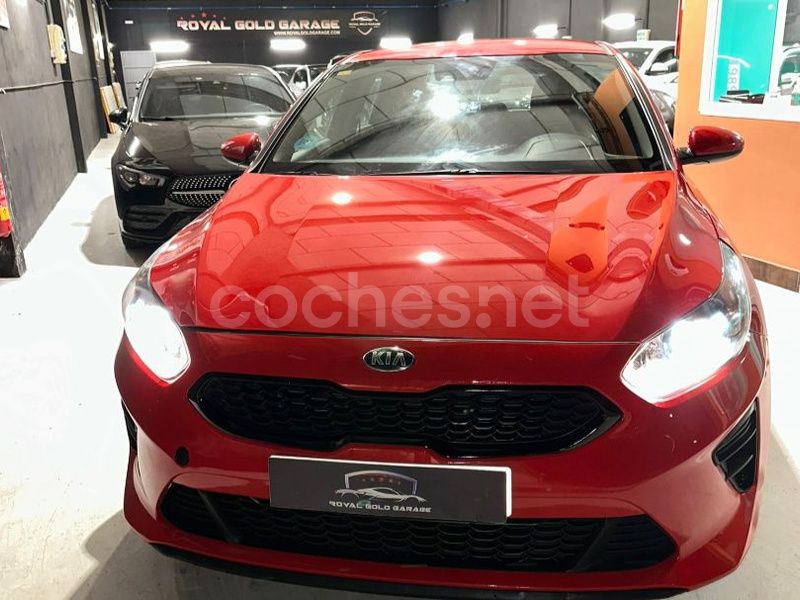 Usado Kia Ceed 100 CV (73 kW) 2019 Rojo Utilitario