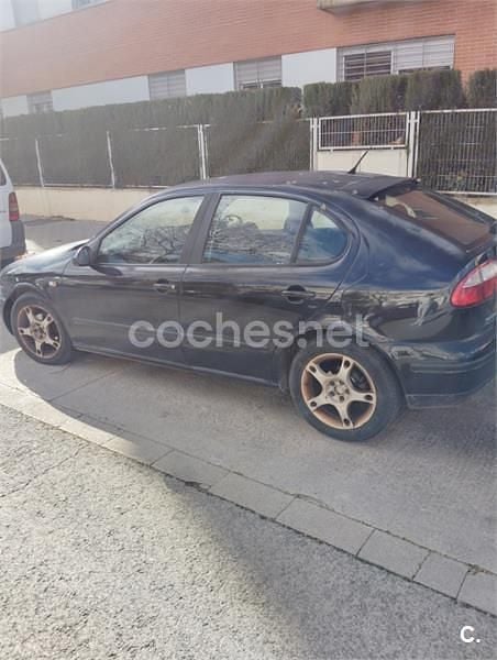 Negro Usado 2004 Seat Leon Sport Berlina | 2400 € (Buen precio) - Imagen 1/3