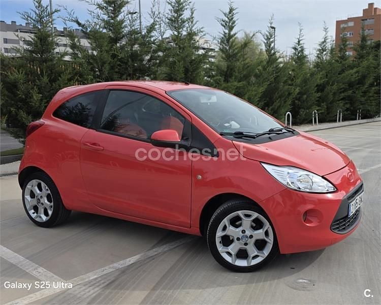 Usado Ford Ka Titanium 69 CV (50 kW) 2009 Rojo Utilitario