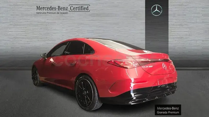 Usado Mercedes CLA180 136 CV (100 kW) 2026 Rojo Berlina