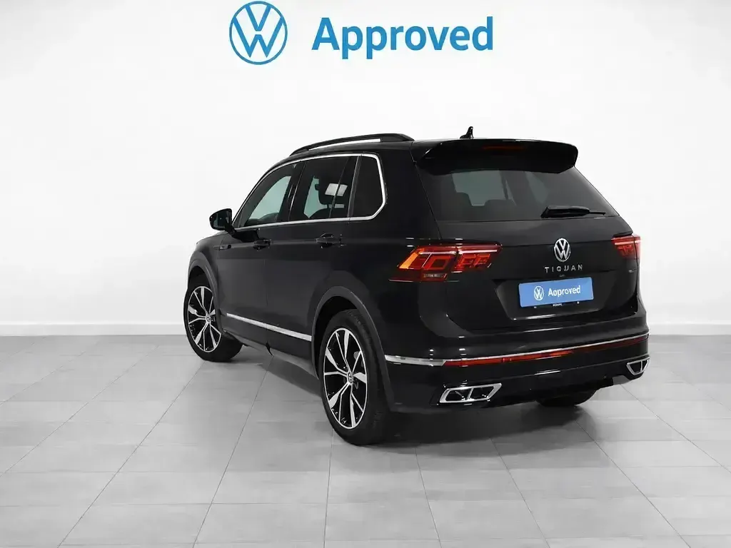Käytetty VW Tiguan R-line 150 HP (110 kW) 2022 Musta Katumaasturi