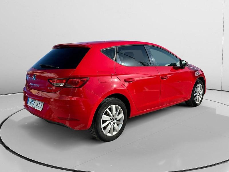 Usado Seat Leon Reference 111 CV (81 kW) 2017 Rojo Utilitario