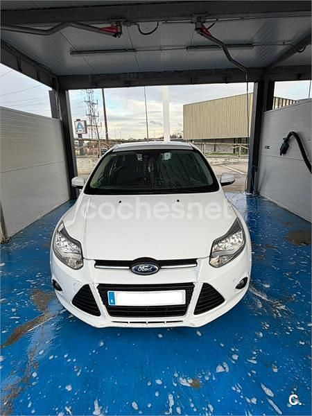 Usado Ford Focus Trend 125 CV (91 kW) 2014 Blanco Berlina