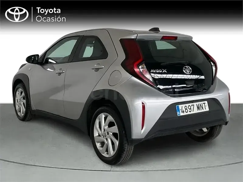 Usado Toyota Aygo X Play 72 CV (52 kW) 2024 Gris / plata SUV