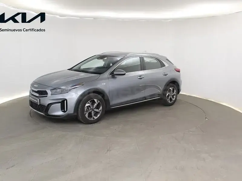 Usado Kia XCeed 100 CV (73 kW) 2025 Gris / plata SUV