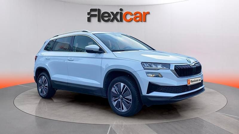 Usado Skoda Karoq Selection 150 CV (110 kW) 2024 Blanco SUV
