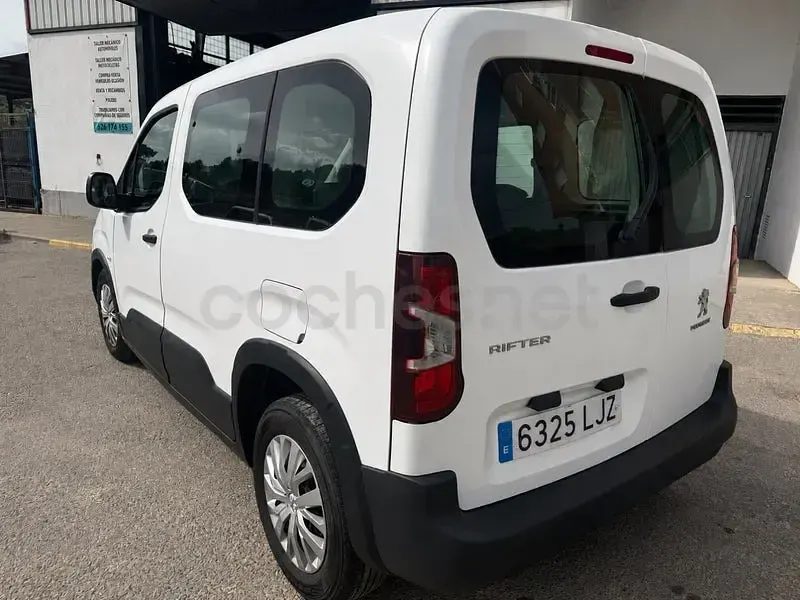 Usado Peugeot Rifter Access 100 CV (73 kW) 2020 Blanco Monovolumen
