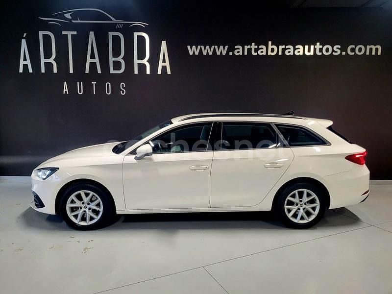 Usado Seat Leon Style 115 CV (84 kW) 2022 Blanco Familiar