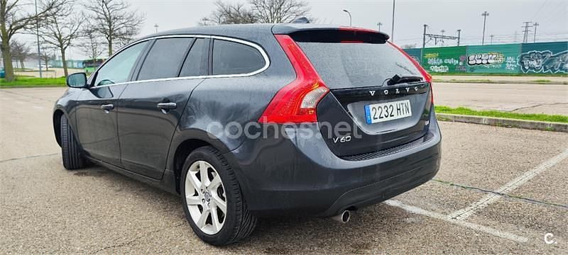 Usado Volvo V60 Momentum 136 CV (100 kW) 2013 Negro Familiar