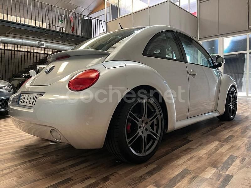 Usado VW New Beetle 116 CV (85 kW) 2000 Gris / plata Utilitario