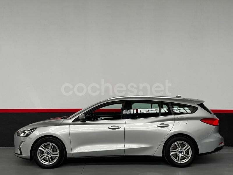 Usado Ford Focus Trend 120 CV (88 kW) 2021 Gris / plata Familiar