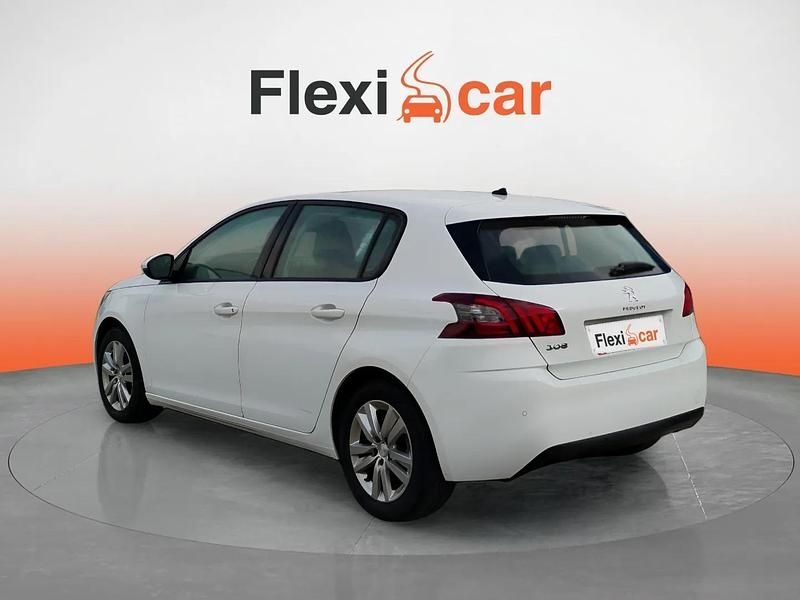 Usado Peugeot 308 Active 131 CV (96 kW) 2021 Blanco Berlina