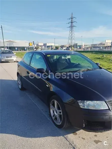 Usado Fiat Stilo 80 CV (58 kW) 2002 Negro Berlina