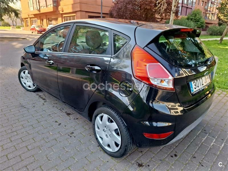 Usado Ford Fiesta Trend 75 CV (55 kW) 2015 Negro Berlina