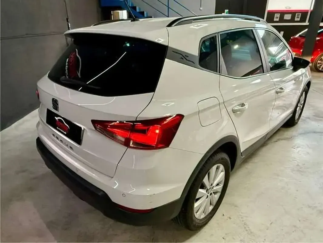 Usado Seat Arona Style Plus 110 CV (80 kW) 2021 Blanco SUV
