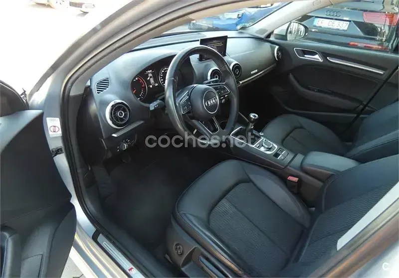 Usado Audi A3 116 CV (85 kW) 2017 Gris / plata Berlina