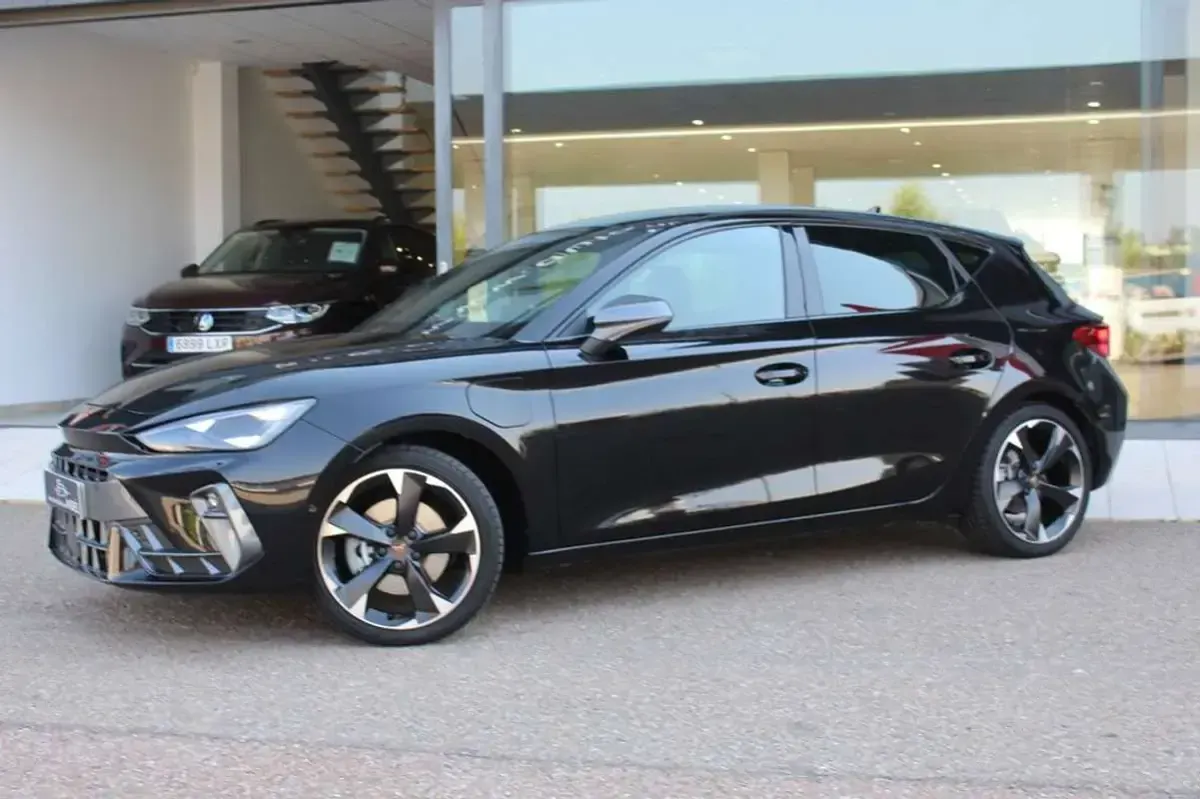 Usado Cupra Leon 204 CV (150 kW) 2025 Negro Utilitario