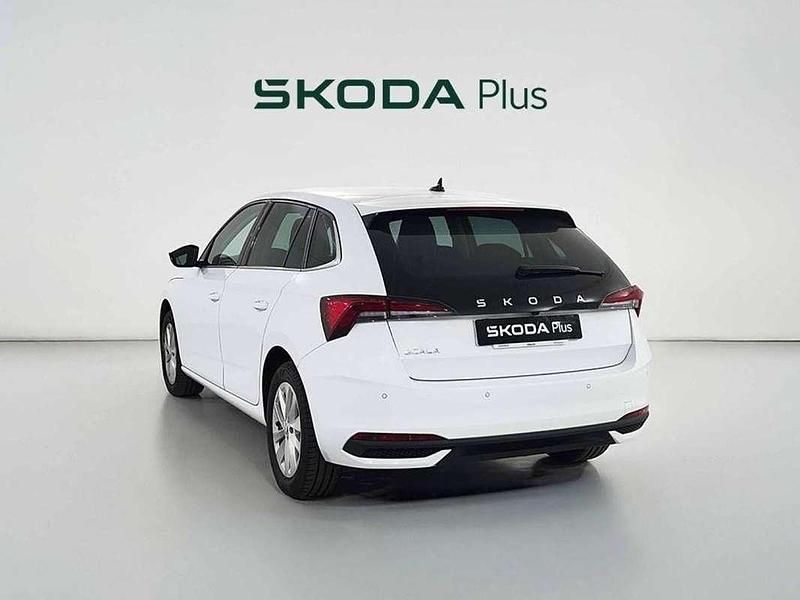 Usado Skoda Scala Selection 116 CV (85 kW) 2024 Blanco Utilitario