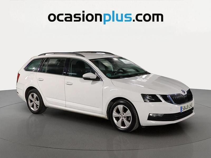 Usado Skoda Octavia Ambition 116 CV (85 kW) 2020 Blanco Familiar