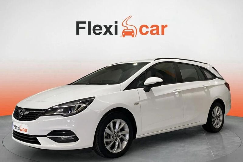 Usado Opel Astra 105 CV (77 kW) 2020 Blanco Familiar
