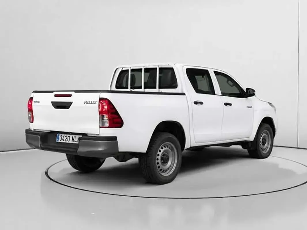 Usado Toyota HiLux 144 CV (105 kW) 2023 Blanco Pickup/Camioneta