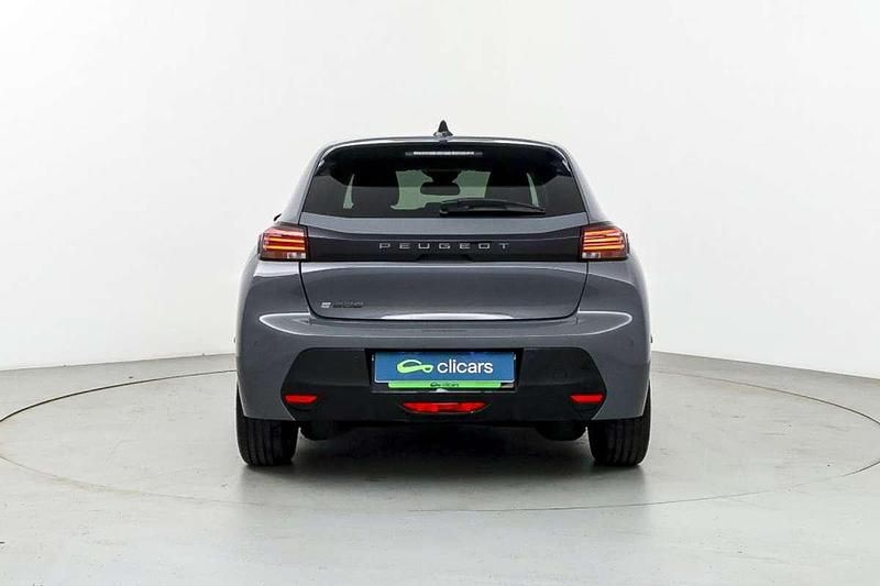 Usado Peugeot e-208 Style 114 kW (156 CV) 2025 Gris Utilitario
