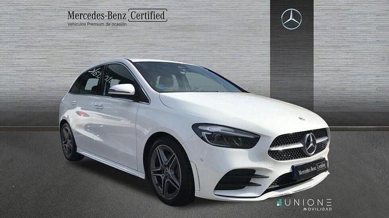 Usado Mercedes B180 AMG line 136 CV (100 kW) 2024 Blanco polar Monovolumen