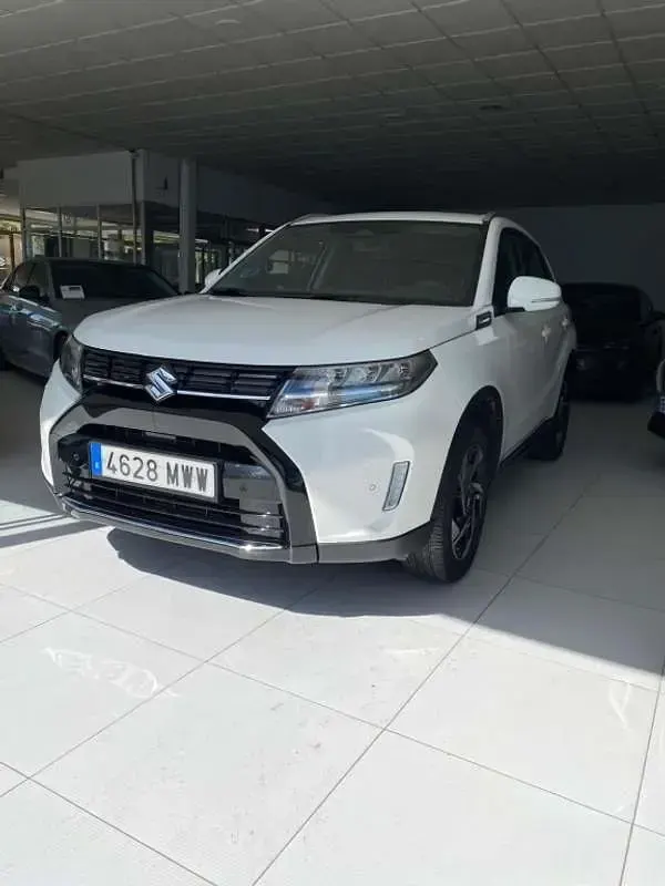 Usado Suzuki Vitara 102 CV (75 kW) 2024 Blanco SUV