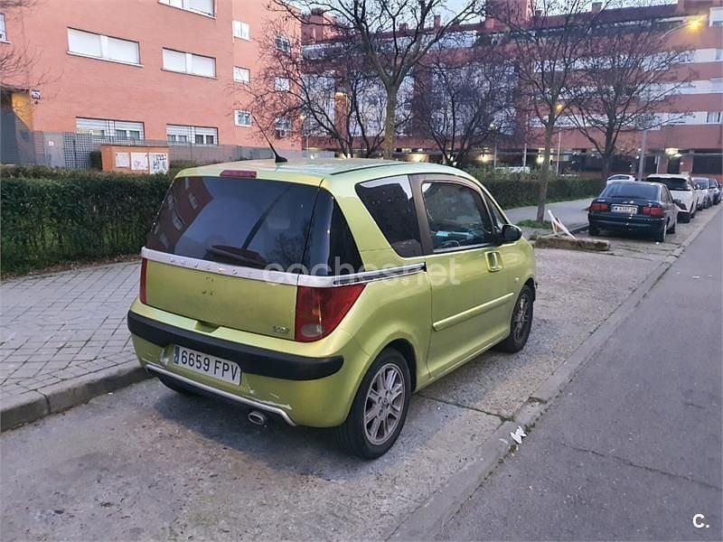 Usado Peugeot 1007 110 CV (80 kW) 2007 Verde Monovolumen
