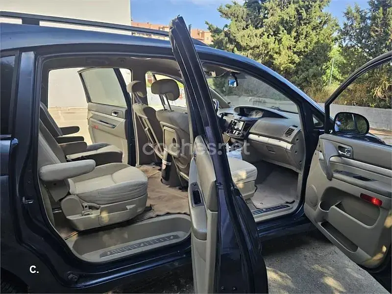 Usado SsangYong Rodius Limited 165 CV (121 kW) 2010 Gris / plata Monovolumen