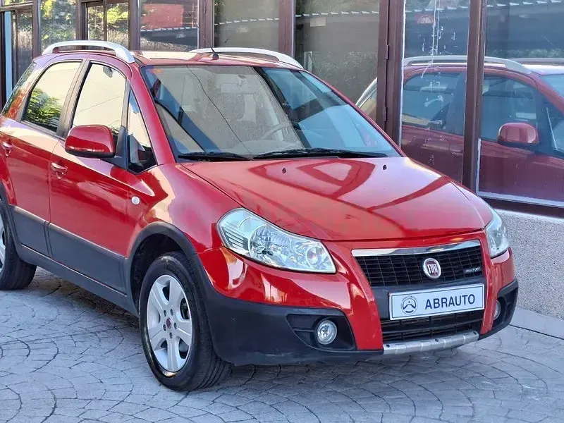 Usado Fiat Sedici Dynamic 120 CV (88 kW) 2009 Rojo SUV