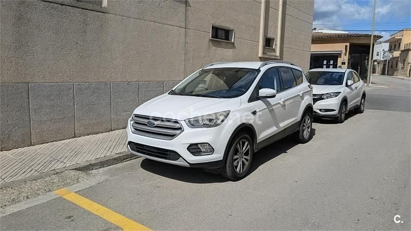Usado Ford Kuga Trend 120 CV (88 kW) 2019 Blanco SUV