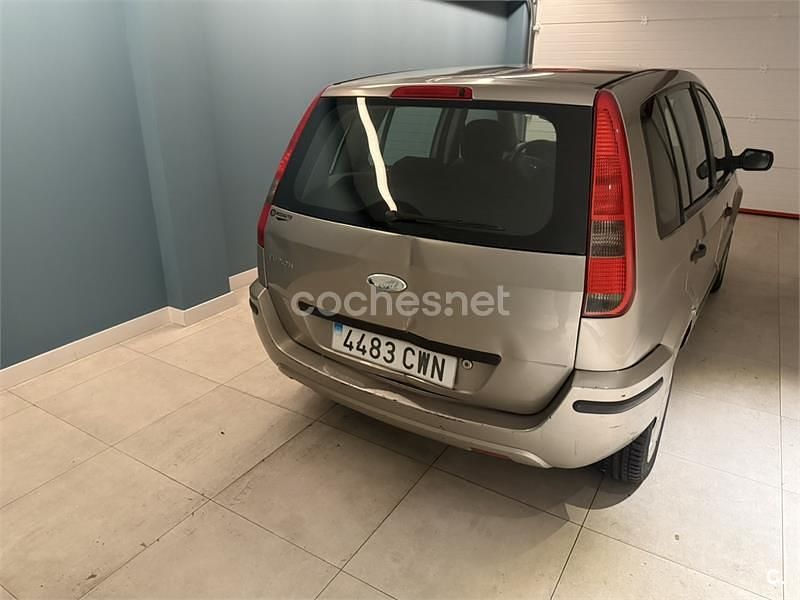 Usado Ford Fusion Trend 80 CV (58 kW) 2004 Beige Utilitario