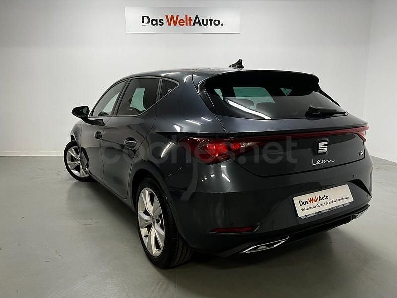 Usado Seat Leon FR 150 CV (110 kW) 2021 Gris / plata Berlina