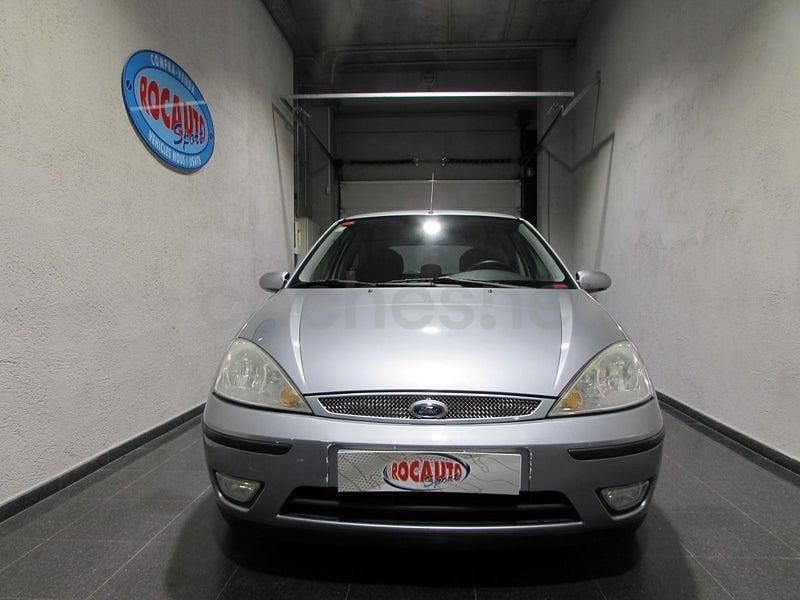 Usado Ford Focus Trend 115 CV (84 kW) 2004 Gris / plata Berlina